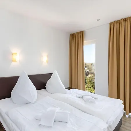 Luxurioser 4 Personen Bungalow Im Campingpark Eifel Nyaraló *